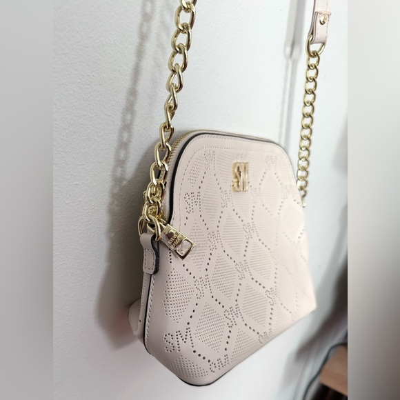 Steve Madden BMaggie White Crossbody Vegan Faux Leather Bag with Gold accents - Picture 3 of 9